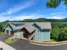 Mountain Refuge with View, 12 Mi to Asheville!