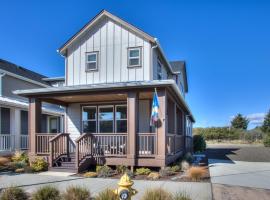 Salty Paws - Oyhut Bay Seaside Village, cottage in Ocean Shores