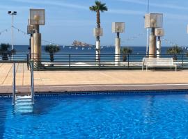 Apartamento primera línea de playa, Benidorm., accessible hotel in Benidorm