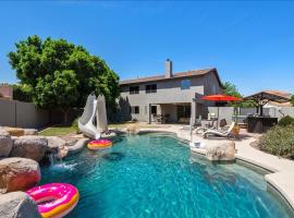 5 Bedroom 4 Bath Boutique Home PREMIUM LOCATION + heated pool option, loma-asunto kohteessa Glendale