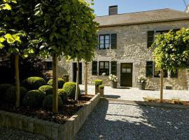 Charming cottage in a farm with views – hotel z parkingiem w mieście Doische