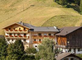 Mühlerhof, farm stay in Funes