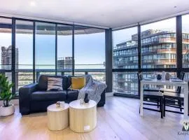 KOZYGURU DOCKLANDS HIGH LEVEL WATERVIEW 1BED POOL VDO883-2009