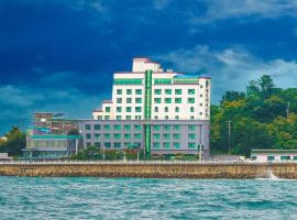Benikea Hotel Mountain & Ocean Daepohang, hotel in Sokcho