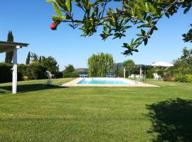 "IL CASALE DEI GIRASOLI" Country House in Capalbio, casa de campo em Capalbio