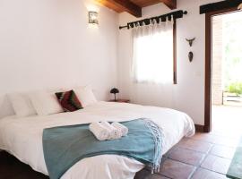 The Wild Olive Andalucía Citrus Suite, farm stay in Casares