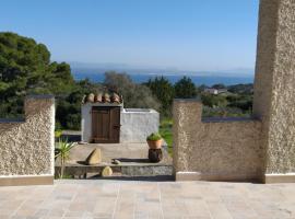 Villetta panoramica con vista mare, hotel in Carloforte