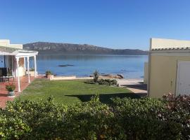 Meerhuis Cottage, hotel berdekatan Postberg Flower Reserve, Langebaan