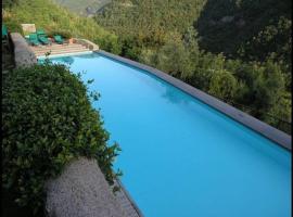 Stunning medieval setting surrounded by mountains, hotel with parking in Castelbianco
