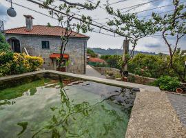 Casa da Ramada - Water SPA Tank with running natural spring water - by Bedzy, hotel in Braga