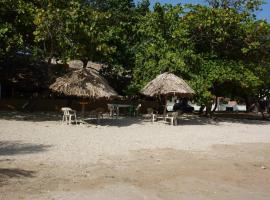 Relaxing 2 Bed condo near beautiful beach and golf โรงแรมในGurapito