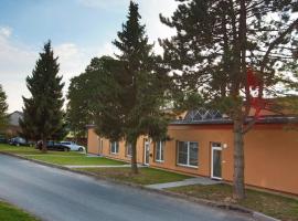 Penzion - Apartments Pod Javořicí: Horní Dubenky şehrinde bir otoparklı otel