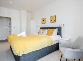 Top Floor Luxury 2 Bedroom St Albans Apartment - Free WiFi, отель в городе Сент-Олбанс