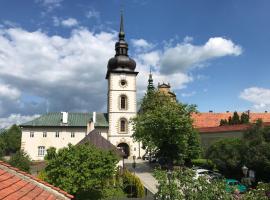 Noclegi U Bram Klasztoru, budjettihotelli kohteessa Stary Sącz