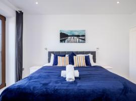 Deluxe 1 Bedroom St Albans Apartment - Free Wifi, hotel dengan parking di Saint Albans