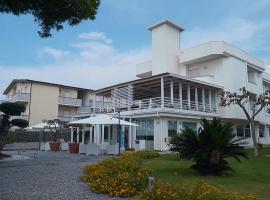 Primavera Club - Hotel Residence, hotell i Santa Maria del Cedro