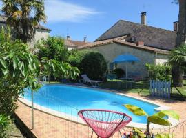 Holiday Home Les Volets Bleus by Interhome, hotel with parking in Sauvagnas