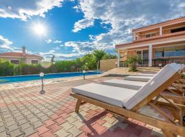 Villa Konstantinos – hotel z jacuzzi w Aleksandropolis