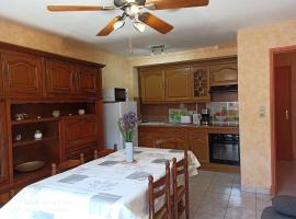 Gîte - appartement 2 pièces à Puivert, מלון בPuivert