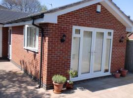Quiet, cosy annexe room, holiday home in Rough Close