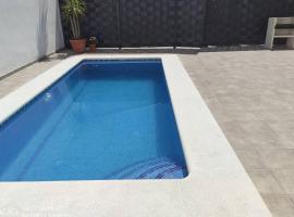 Apartamentos NayDa Gran casa con piscina, cabaña o casa de campo en Mérida