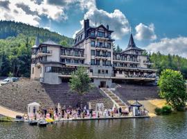 Retro Riverside Wellness Resort, hotel in Karlovy Vary