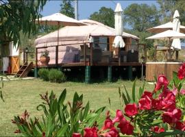 Glamping Abruzzo - The Yurt, מלון עם חניה בCatignano