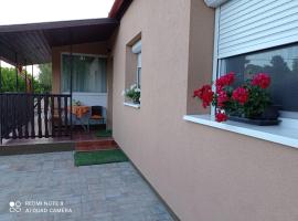 Sárgapart Holiday Home, hôtel à Poroszló