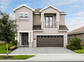 Luxurious Modern Villa near Disney with Theater, Pool and Spa in Encore Resort at Reunion, holiday home in Orlando