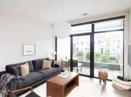 East Side Luxury 1BR Apt - Near Brady St with Balcony and Lounge