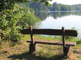 Ferienappartement am See III, hotel amb aparcament a Schorfheide