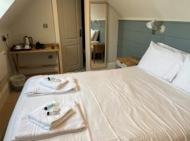 Room Only Rental 17 Former Hotel with Self Entry Key, hotell i Pevensey
