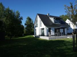 Ferienhaus Marny, hotel in Trassenheide