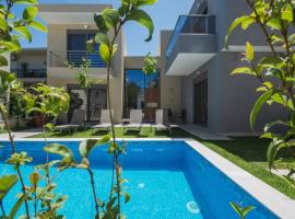 Park-view Lux Pool Villa, steps to the Beach, beach rental sa Agioi Apostoli