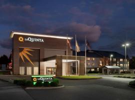 La Quinta Inn & Suites by Wyndham Springfield, hotelli kohteessa Springfield