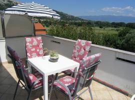 Apartments JADRANKA with magnificent views of the sea - Baska, családi szálloda Baškában