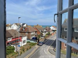 Room Only Rental 19 Former Hotel with Self Entry Key, hotell i Pevensey