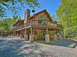 Deluxe Family Cabin with Fire Pit and Pool Access!, hotel barato en Long Pond