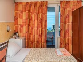 Apartments Pod Lozom with Seaview, hotel en Petrovac na Moru