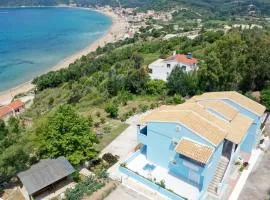 Agios Georgios - 2 Beds - Sleeps 5 - Free Parking