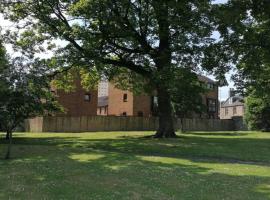 Faodail, 1 Bed Studio apartment at Ravenscraig Castle and Park, room in Fife