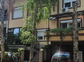 Guest house Kozle, hotel in Skopje