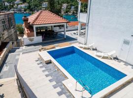 Mata Family Apartments: Molunat şehrinde bir otel