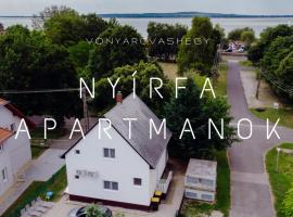 Nyírfa Apartman, pet-friendly hotel in Vonyarcvashegy