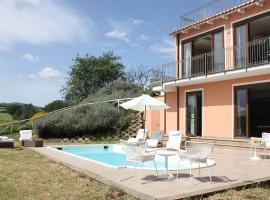 Villa Diana - Pesaro mare e cultura - intera struttura con piscina, holiday home in Mombaroccio