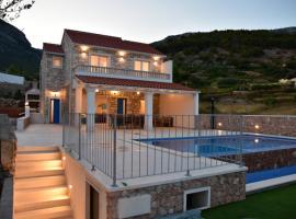 Villa Katarina - infinity pool with amazing view, tradicionalna kućica u Bolu