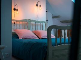 Ce Petit Chemin, bed and breakfast a Cenves