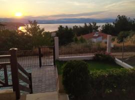 Afrodites sea view house, hotel i Nea Roda