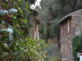 Gîte Almanda - Calme & Nature - Mas Lou Castanea, hotel with parking in Collobrières