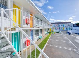 Waves on Banyan formerly Comfort Inn International